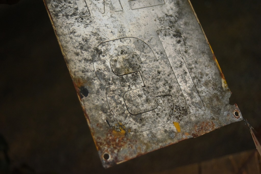 104155 UK ヴィンテージ 英国 ナンバープレート アルミ製