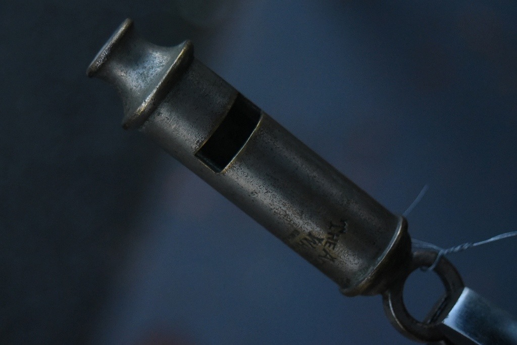 103378 UK　ヴィンテージ　ポリス　ホイッスル　MADE IN ENGLAND