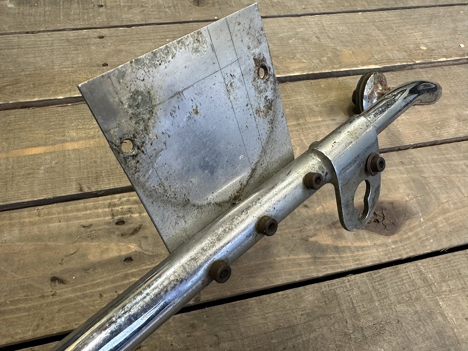 107446 ヴィンテージ　エンブレム　バー　 カーバッチ MADE IN ENGLAND 英国