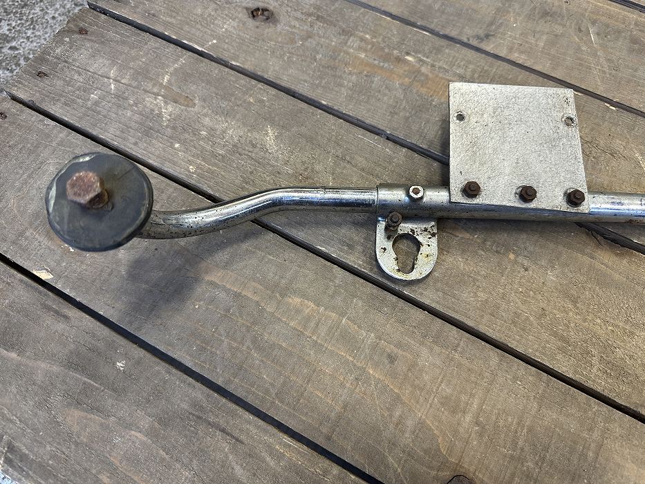 107446 ヴィンテージ　エンブレム　バー　 カーバッチ MADE IN ENGLAND 英国