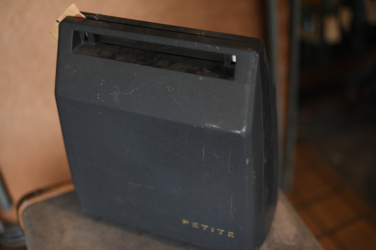 2616 ヴィンテージ タイプライター 「PETITE」 英国製