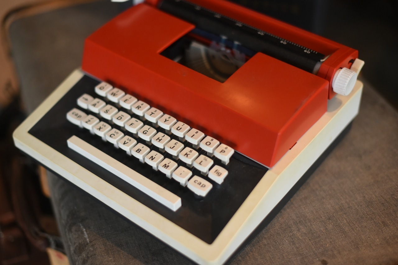 2616 ヴィンテージ タイプライター 「PETITE」 英国製