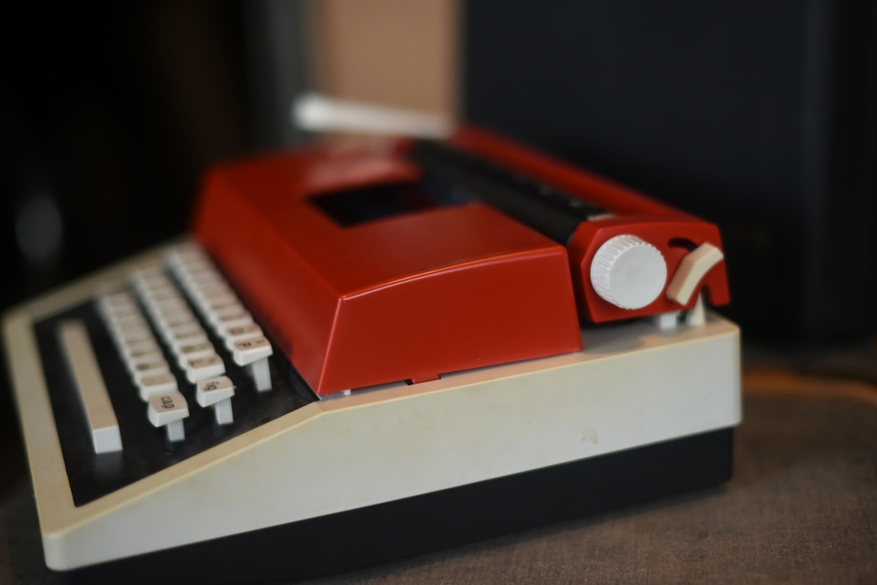 2616 ヴィンテージ タイプライター 「PETITE」 英国製