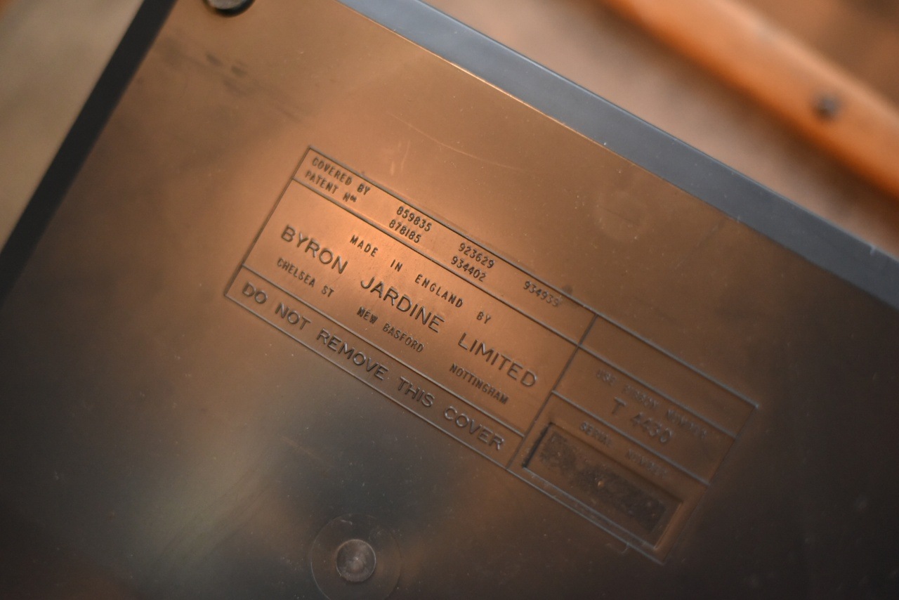 2616 ヴィンテージ タイプライター 「PETITE」 英国製