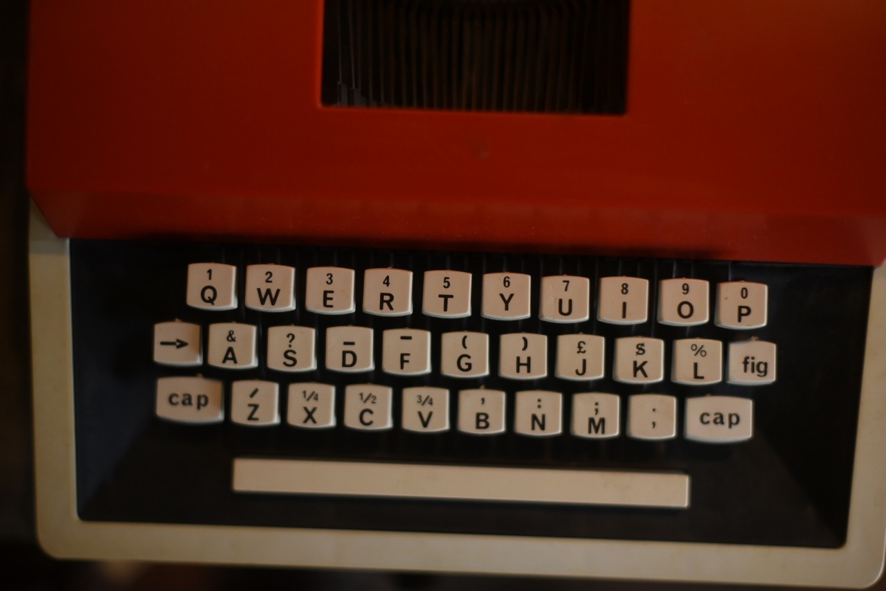 2616 ヴィンテージ タイプライター 「PETITE」 英国製