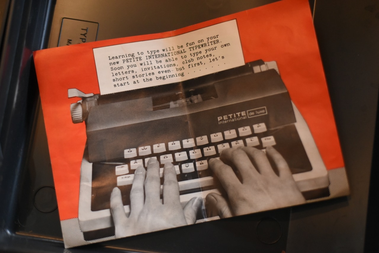 2616 ヴィンテージ タイプライター 「PETITE」 英国製