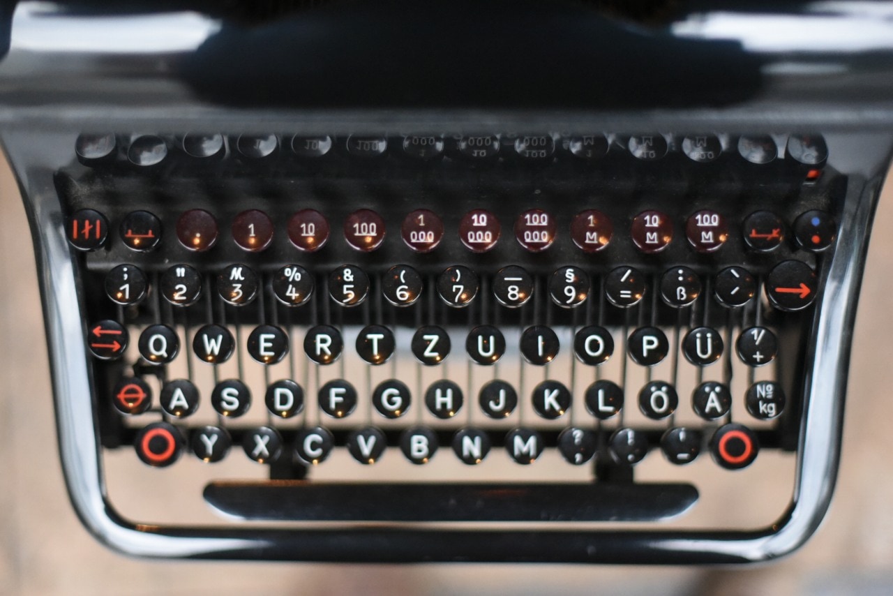 100857 ヴィンテージ　タイプライター　ドイツ製