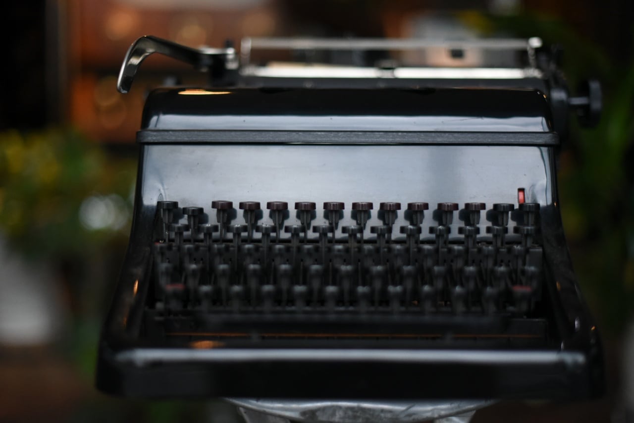 100857 ヴィンテージ　タイプライター　ドイツ製