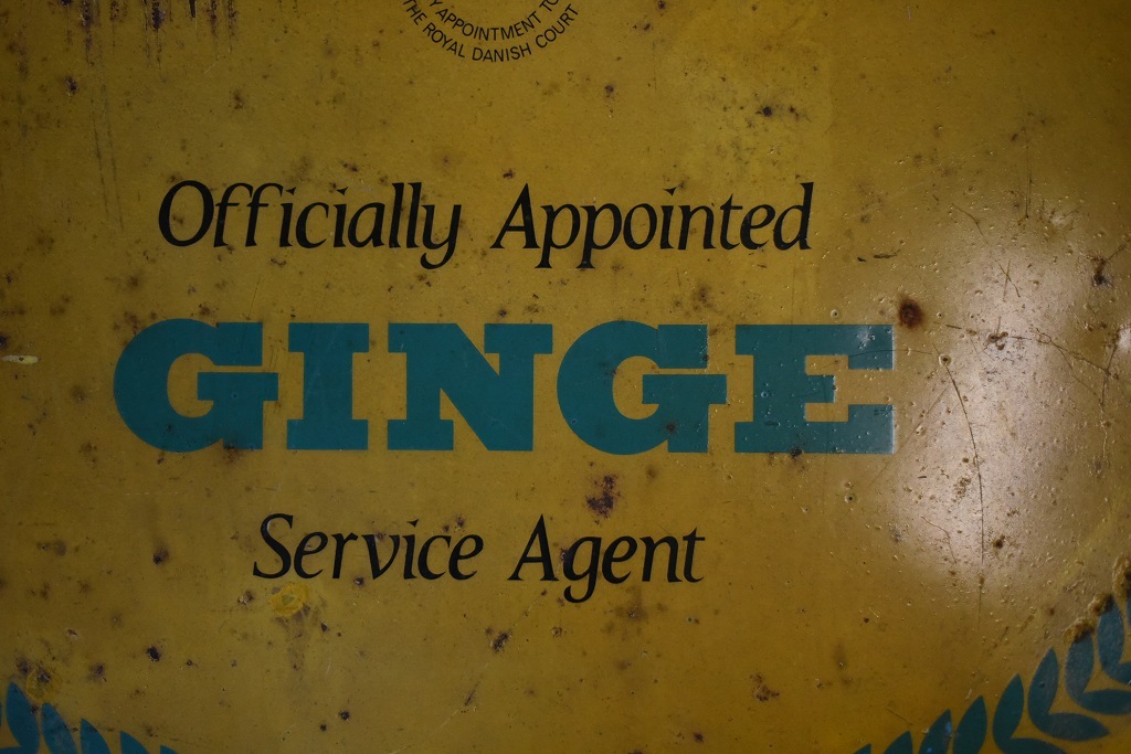 206 ヴィンテージ　「officially appointed GINGE」　アイアン製看板　 MADE IN ENGLAND