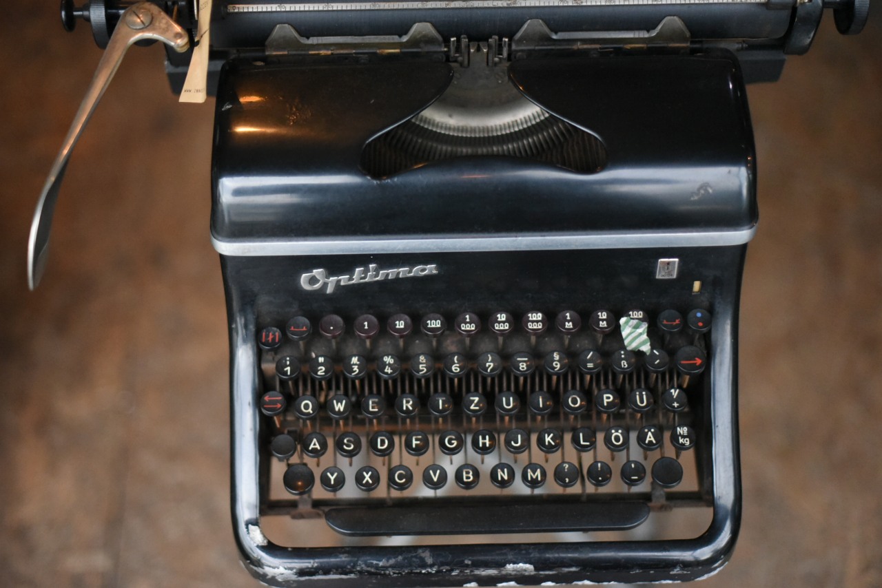 100855 ヴィンテージ　タイプライター　OPTIMA M10  ドイツ製