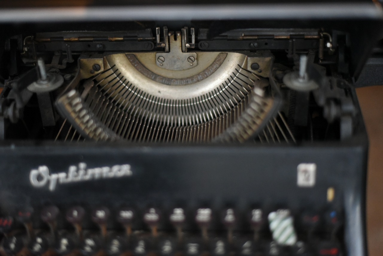 100855 ヴィンテージ　タイプライター　OPTIMA M10  ドイツ製