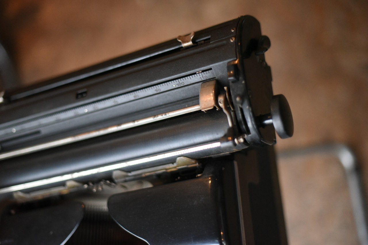 100855 ヴィンテージ　タイプライター　OPTIMA M10  ドイツ製