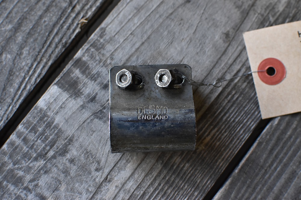 107046 英国 「DESMO」 ENGLAND BADGE CLIP　デスモ バッジクリップ  エンブレム　バー　 カーバッチ クラシックカー