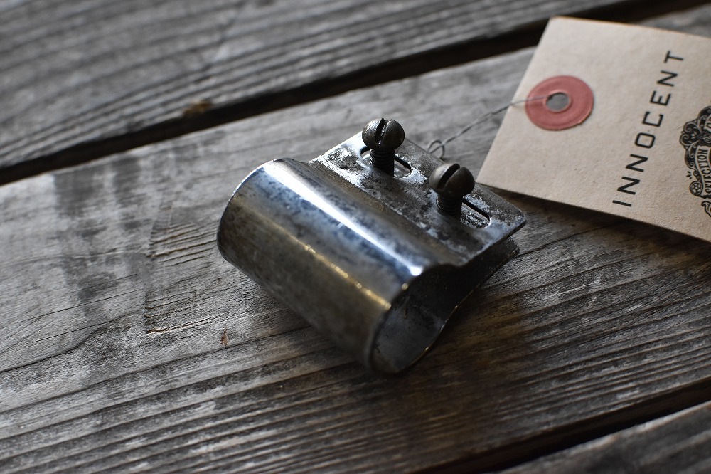 107046 英国 「DESMO」 ENGLAND BADGE CLIP　デスモ バッジクリップ  エンブレム　バー　 カーバッチ クラシックカー