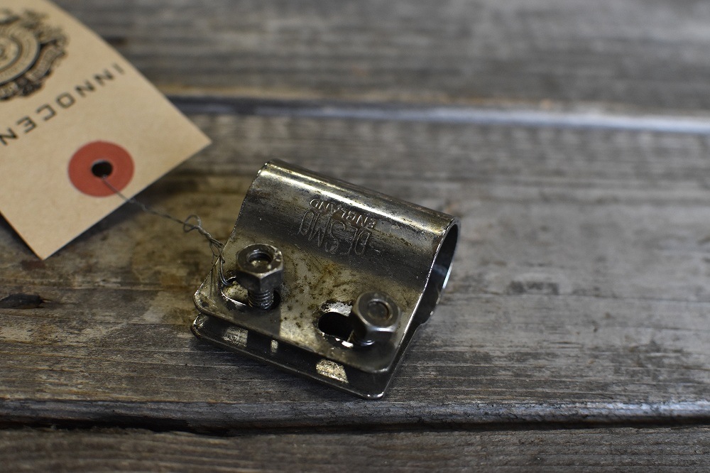 107046 英国 「DESMO」 ENGLAND BADGE CLIP　デスモ バッジクリップ  エンブレム　バー　 カーバッチ クラシックカー