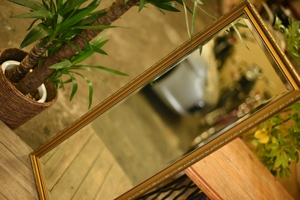 103932 ヴィンテージ　「BOOTS」　大型　ゴールド　レリーフ　ミラー