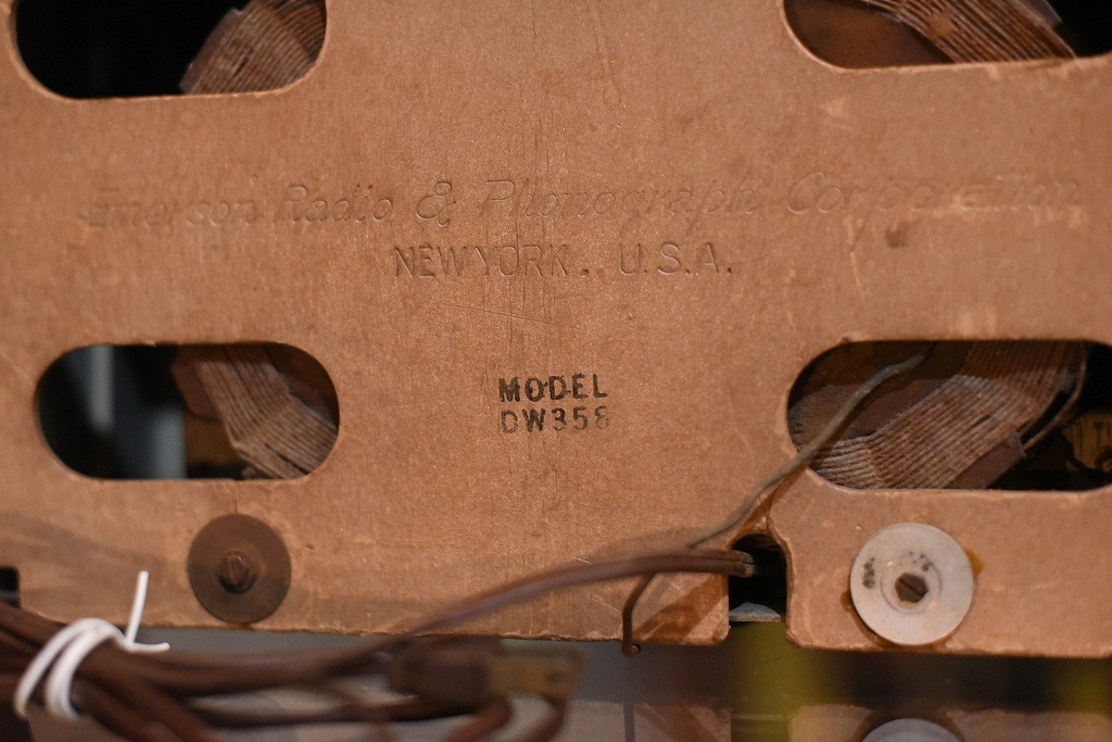 R0045 レンタル ヴィンテージ ラジオ 「Emerson MODEL DW358 NEWYORK U.S.A.」
