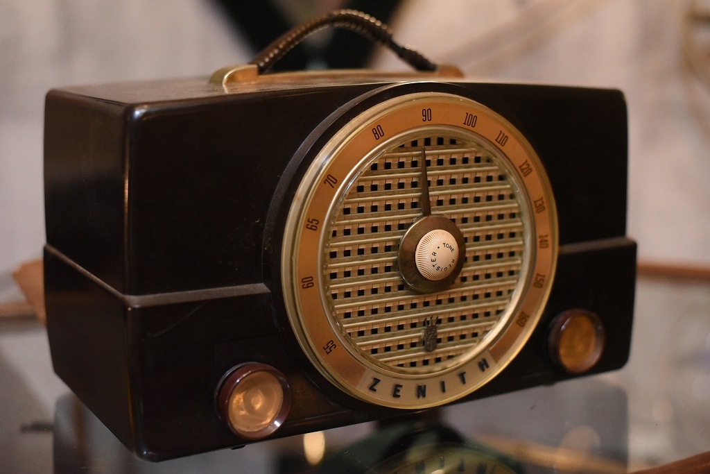 R0046 レンタル ヴィンテージ　ラジオ  「ZENITH Electronics U.S.A. No.S-19493」