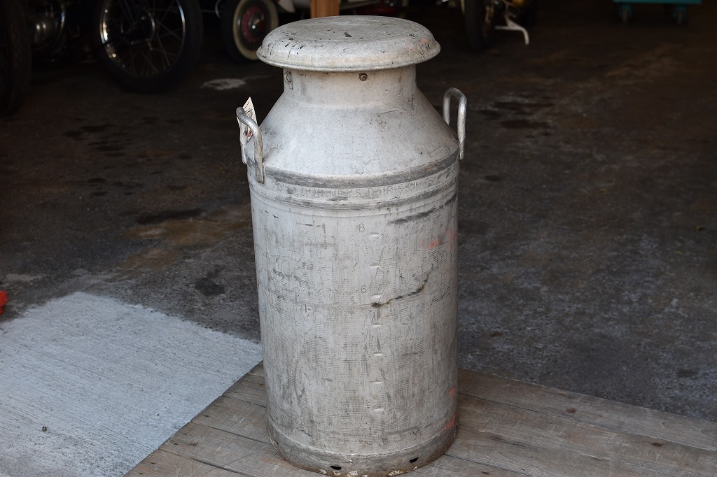 106813 ヴィンテージ アルミ　ミルク缶　　英国