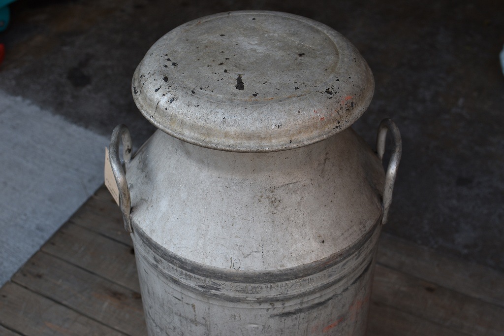 106813 ヴィンテージ アルミ　ミルク缶　　英国