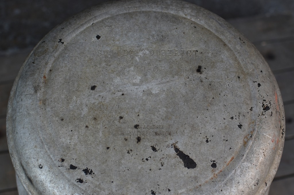 106813 ヴィンテージ アルミ　ミルク缶　　英国