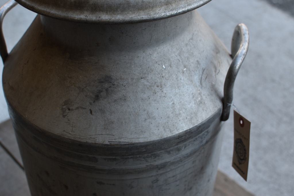 106813 ヴィンテージ アルミ　ミルク缶　　英国