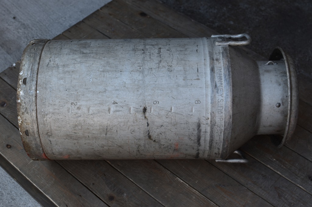 106813 ヴィンテージ アルミ　ミルク缶　　英国