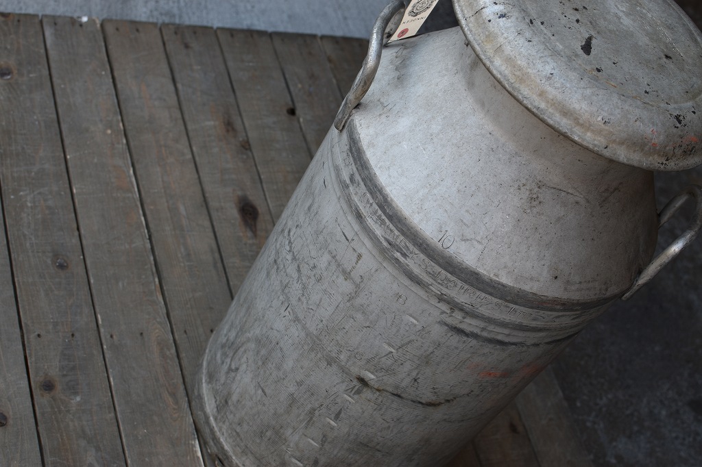 106813 ヴィンテージ アルミ　ミルク缶　　英国