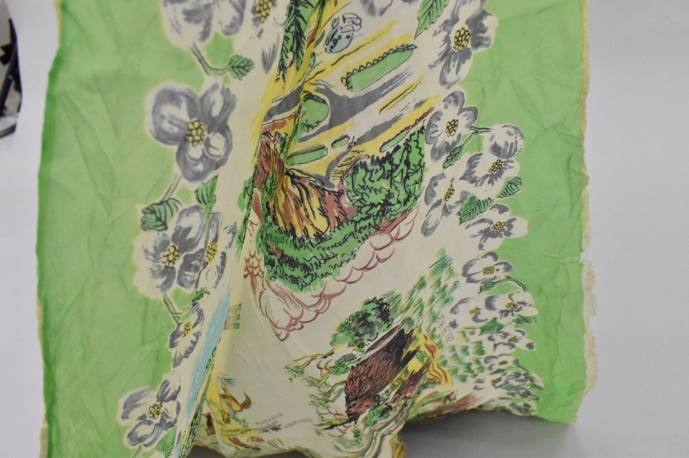 108769 ヴィンテージ 中判 スーベニア スカーフ  Souvenir scarf