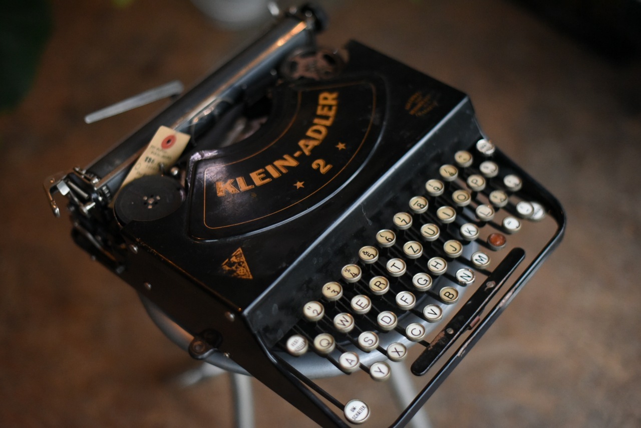 100853 ヴィンテージ　タイプライター KLEIN  ADLER ドイツ製