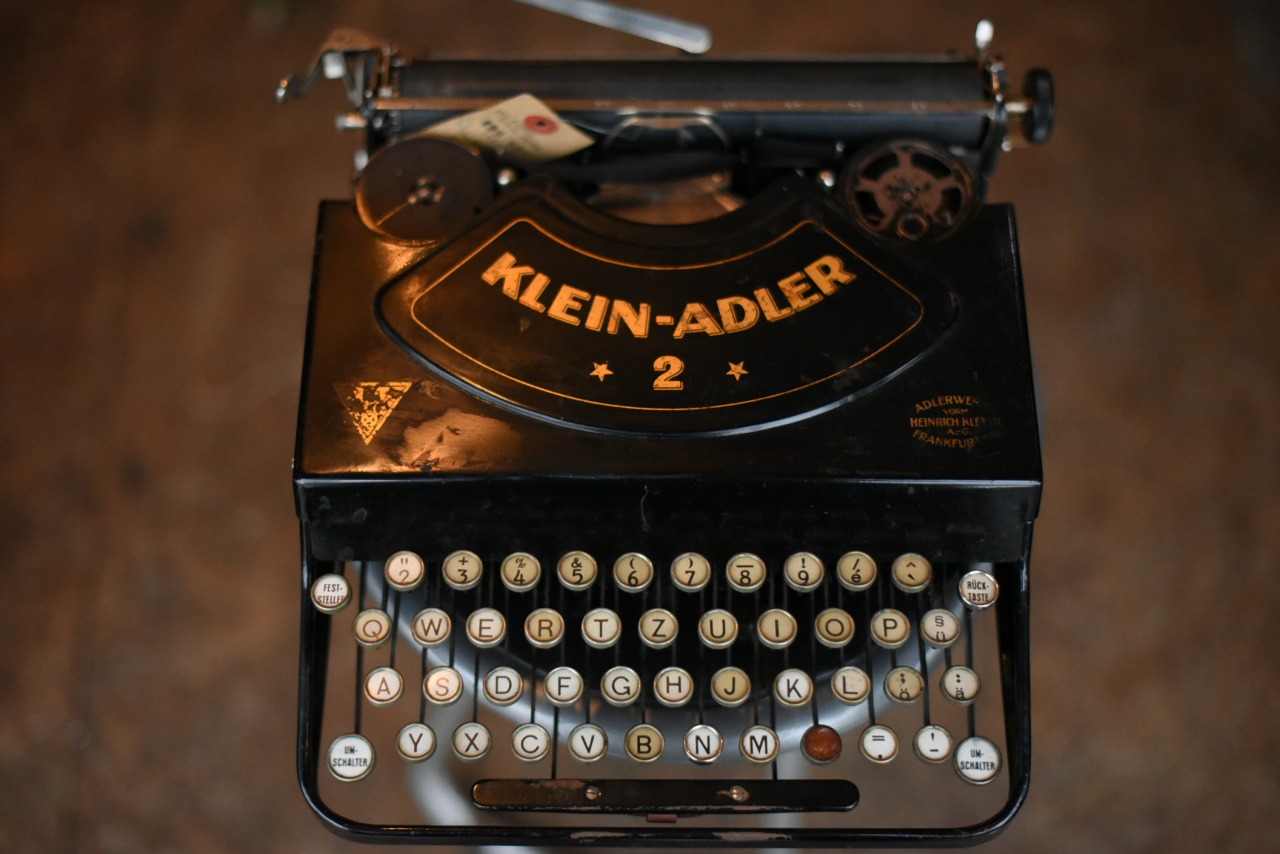 100853 ヴィンテージ　タイプライター KLEIN  ADLER ドイツ製
