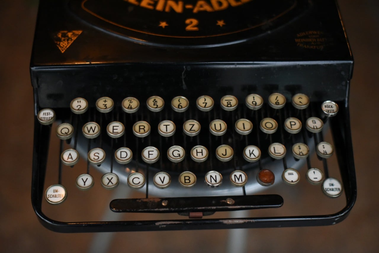 100853 ヴィンテージ　タイプライター KLEIN  ADLER ドイツ製