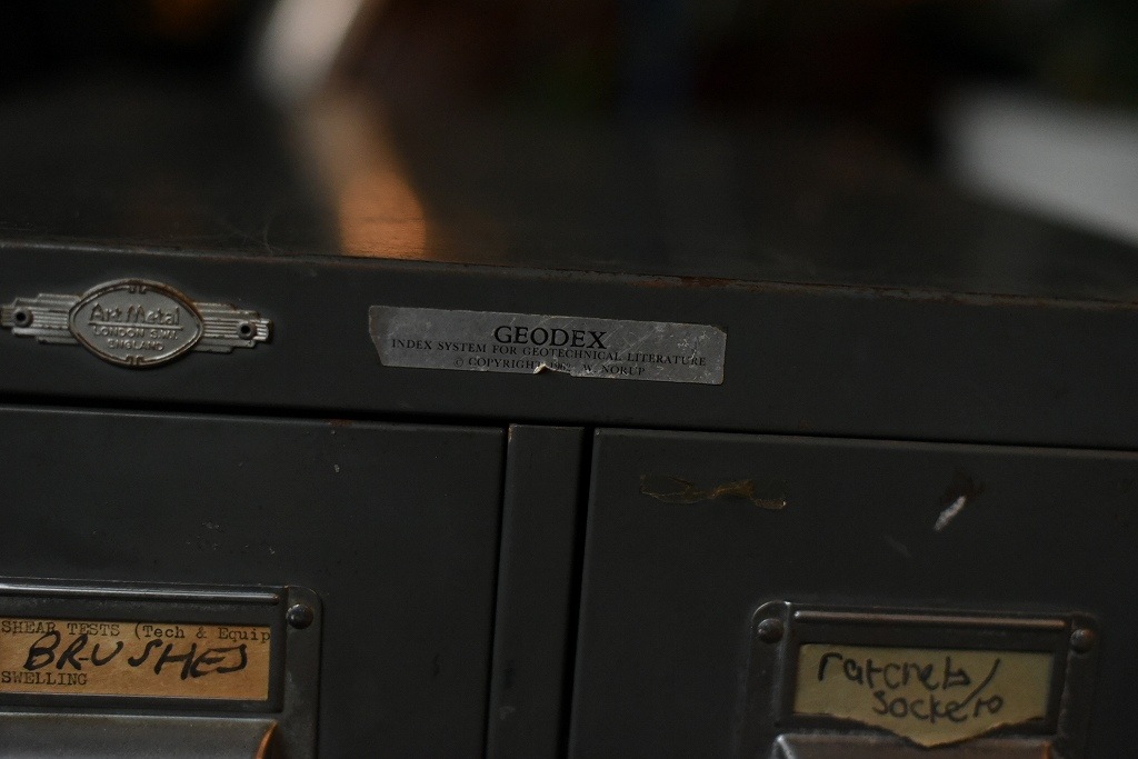 101214 ヴィンテージ スチールボックス キャビネット 英国製 MADE IN ENGLAND