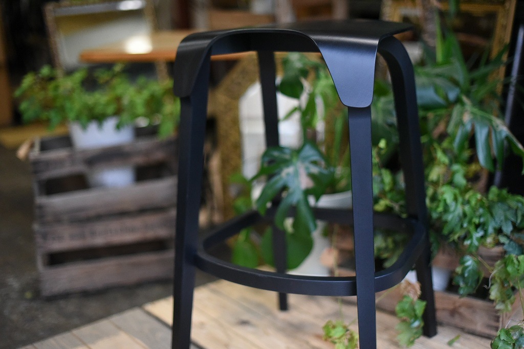 TON　BAR STOOL Leaf　371438　ブラック　ナチュラル