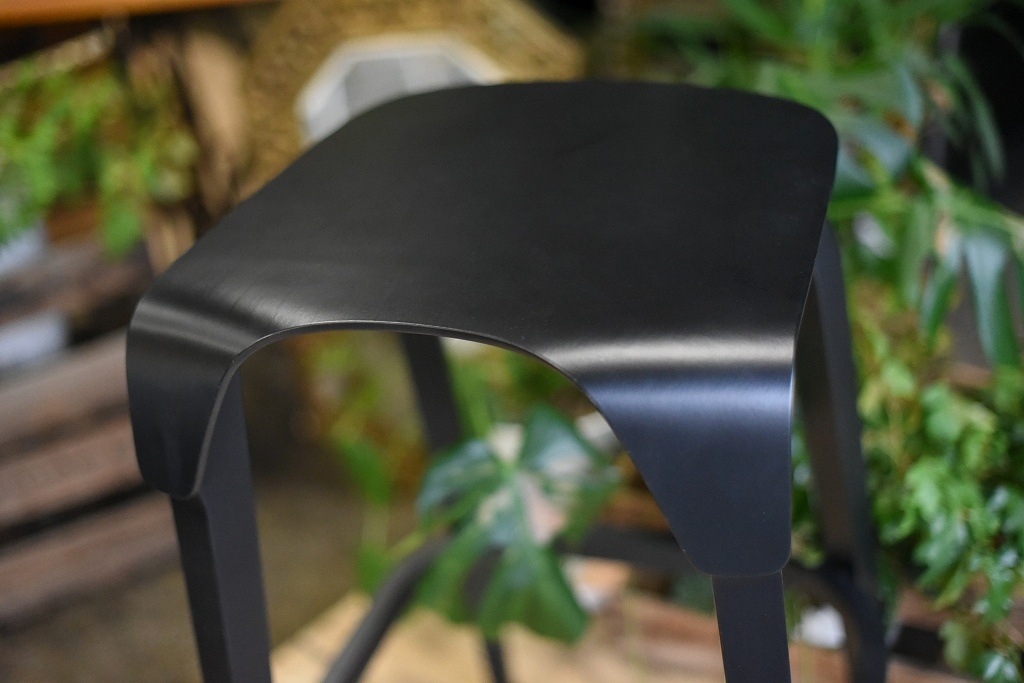 TON　BAR STOOL Leaf　371438　ブラック　ナチュラル