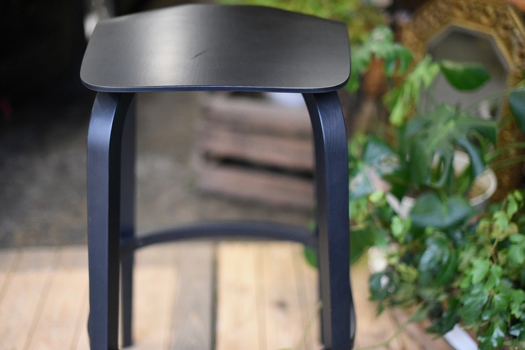 TON　BAR STOOL Leaf　371438　ブラック　ナチュラル