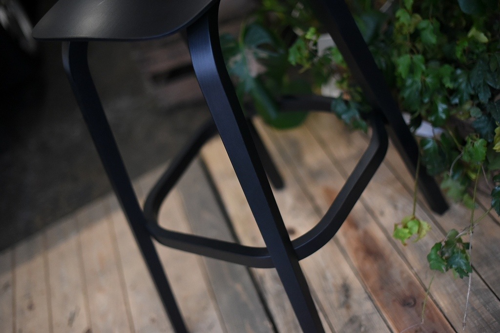 TON　BAR STOOL Leaf　371438　ブラック　ナチュラル