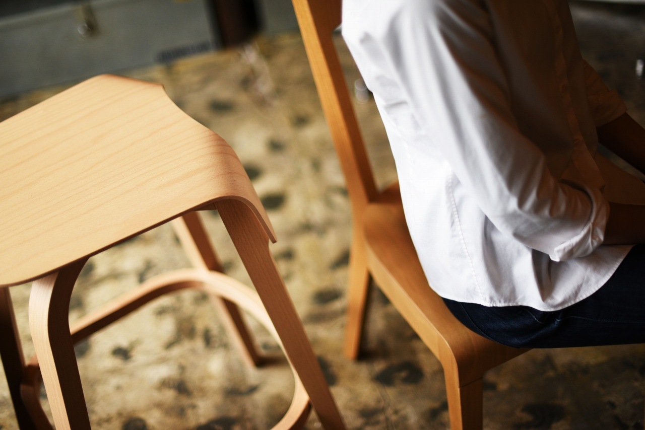 TON　BAR STOOL Leaf　371438　ブラック　ナチュラル