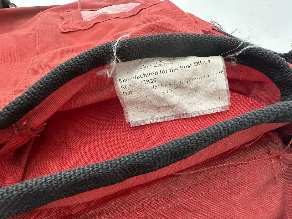 107532 コンディションB ヴィンテージ　英国 「ROYAL MAIL」　ロイヤルメール メッセンジャーバッグ　イエローリフレクター