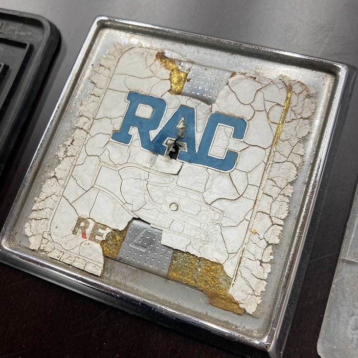 105232 ヴィンテージ　RAC ( Royal Automobile Club )  カーバッチ エンブレム　剥がれ有り