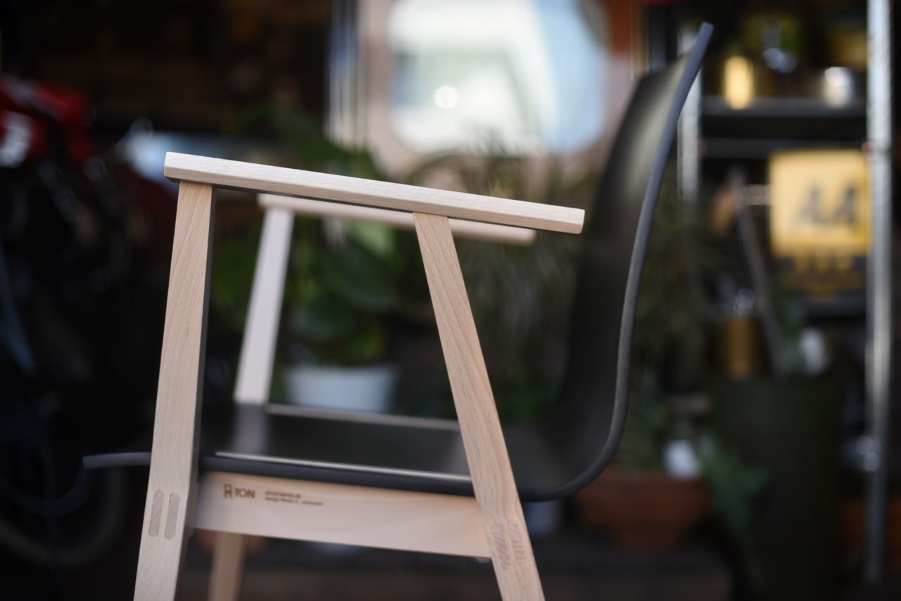 TON ARM CHAIR STOCK HOLM 321700