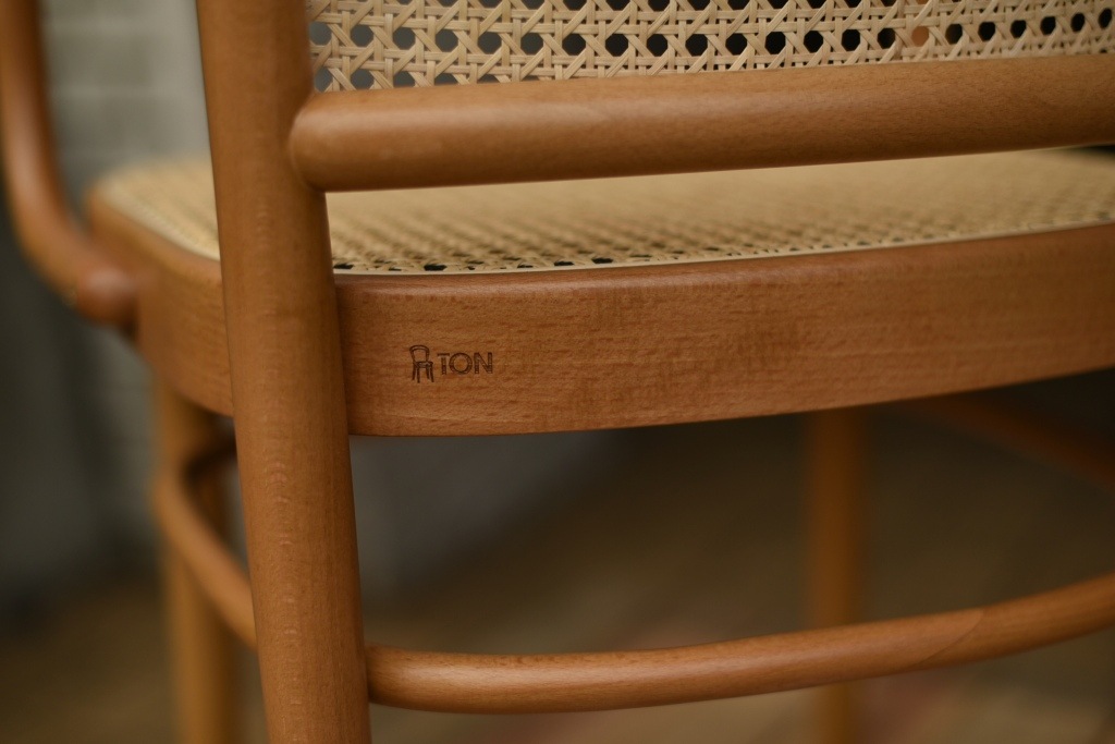 TON　ARM CHAIR　No.811　325811