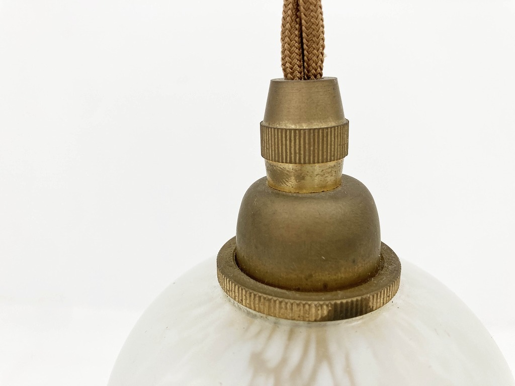 1686 ヴィンテージ 乳白色ガラス ランプ シェード フリル 真鍮製照明器具付属