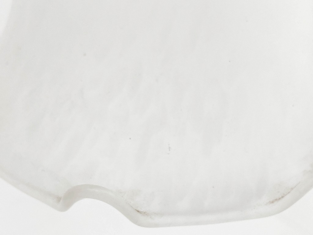 1686 ヴィンテージ 乳白色ガラス ランプ シェード フリル 真鍮製照明器具付属