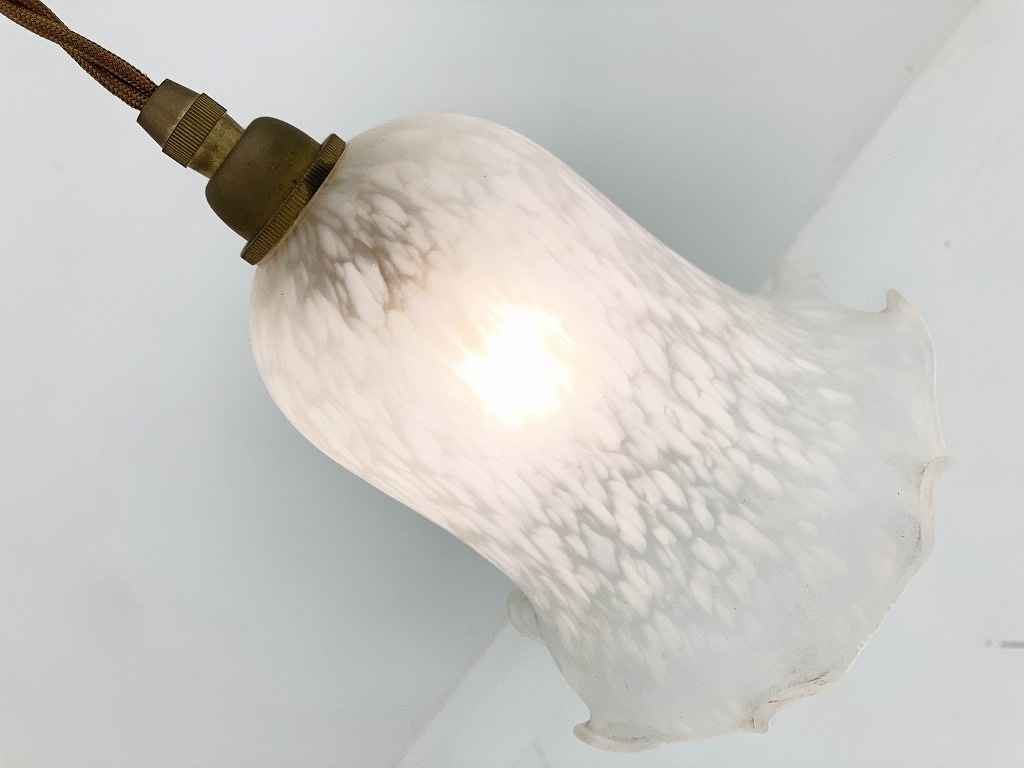 1686 ヴィンテージ 乳白色ガラス ランプ シェード フリル 真鍮製照明器具付属