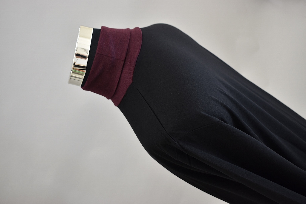 TW INNOCENT Original products 「極上ウール圧縮ニット タートルネック」　COLOR : BLACK/WINE RED