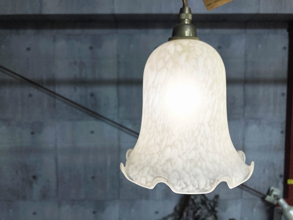 958 ヴィンテージ　乳白色ガラス ランプ シェード フリル 真鍮製照明器具付属