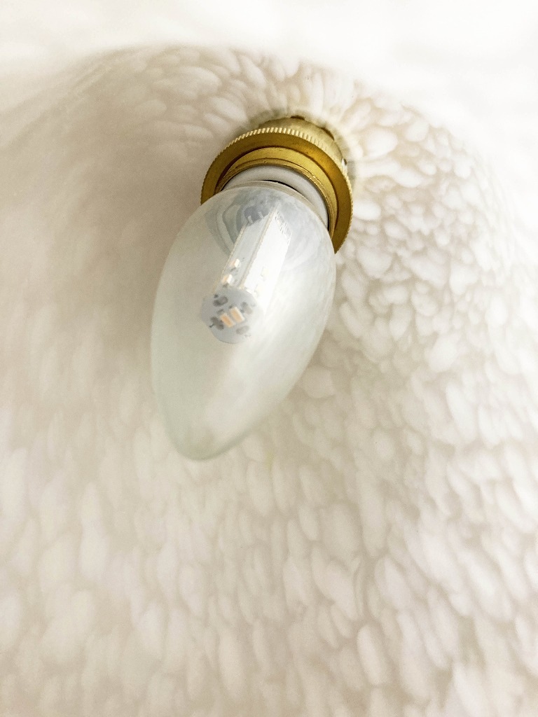 958 ヴィンテージ　乳白色ガラス ランプ シェード フリル 真鍮製照明器具付属