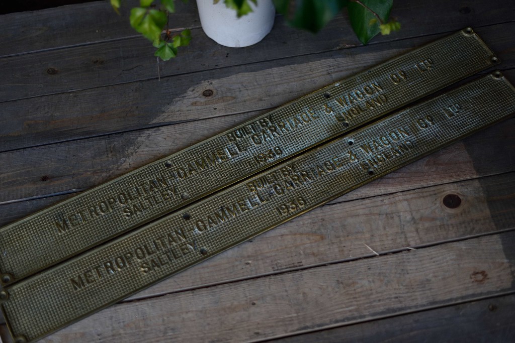 104917 ヴィンテージ　メトロポリタン=キャメル客貨車会社  真鍮製 プレート　ブラス　英国 MADE IN ENGLAND