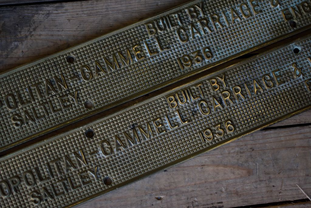 104917 ヴィンテージ　メトロポリタン=キャメル客貨車会社  真鍮製 プレート　ブラス　英国 MADE IN ENGLAND